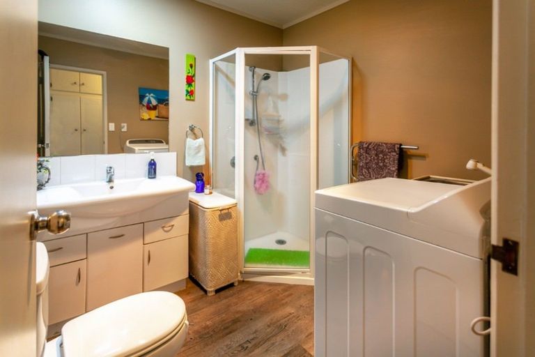 Photo of property in 100d Waverley Place, Whangamata, 3620