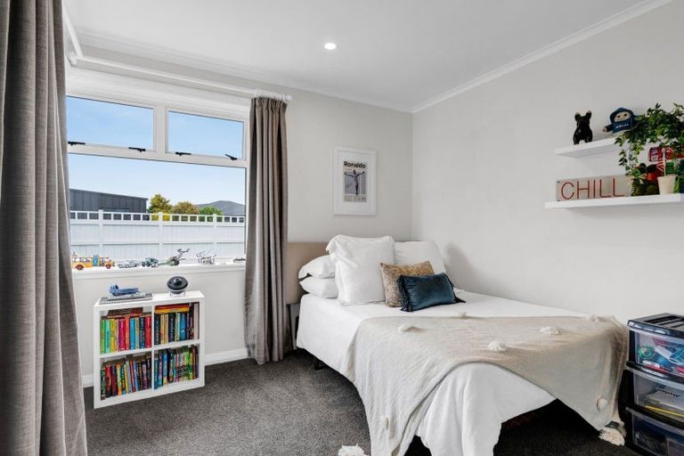 Photo of property in 7 Lemont Place, Westown, New Plymouth, 4310