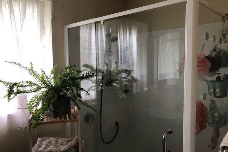 Photo of property in 33 West Harbour Drive, West Harbour, Auckland, 0618