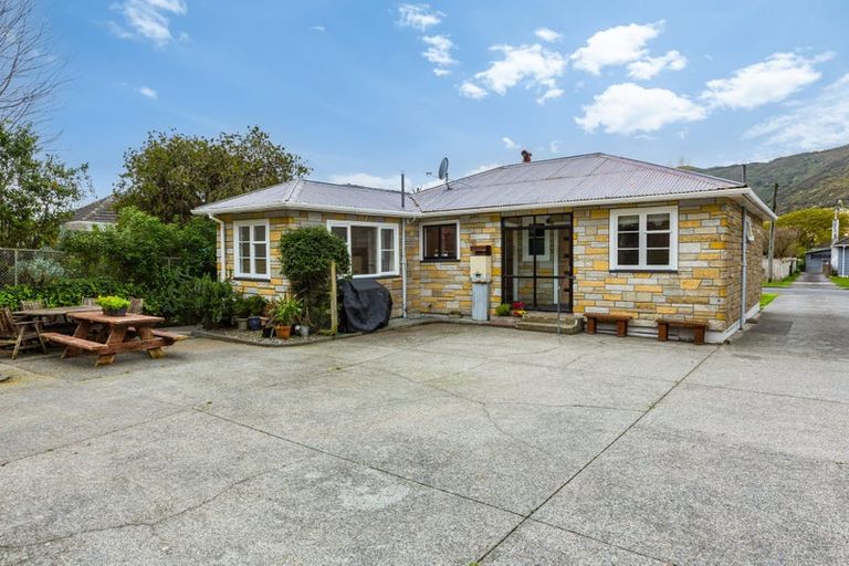 Photo of property in 18 Dover Road, Wainuiomata, Lower Hutt, 5014
