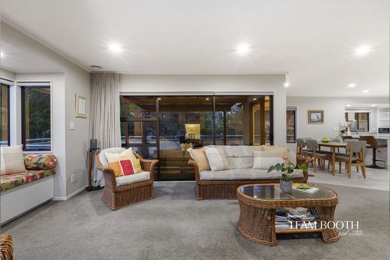 Photo of property in 126 Lynn Road, Bayview, Auckland, 0629