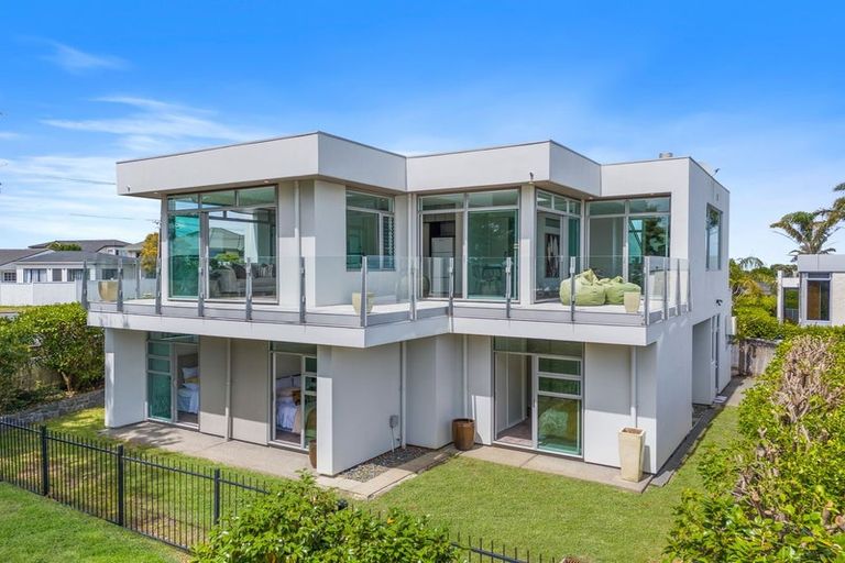 Photo of property in 80 Bleakhouse Road, Howick, Auckland, 2014