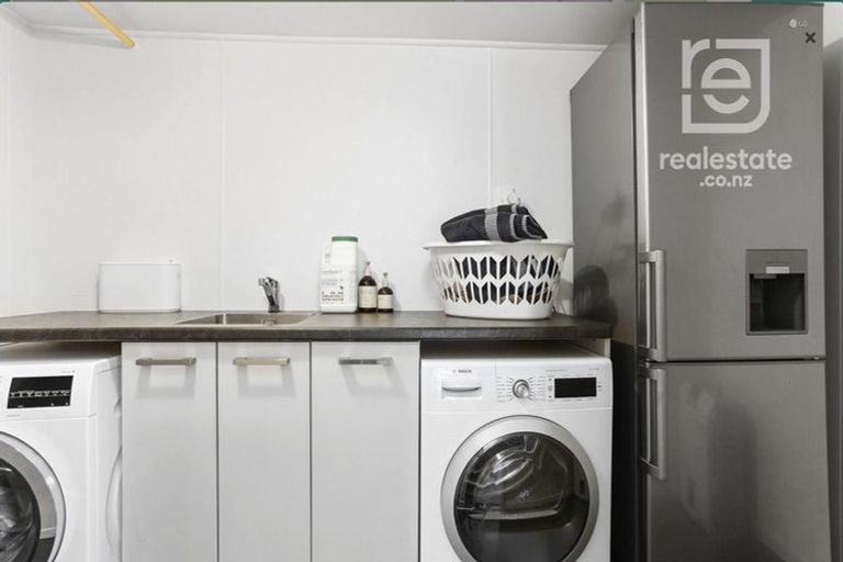 Photo of property in 17 Longview Rise, Massey, Auckland, 0614