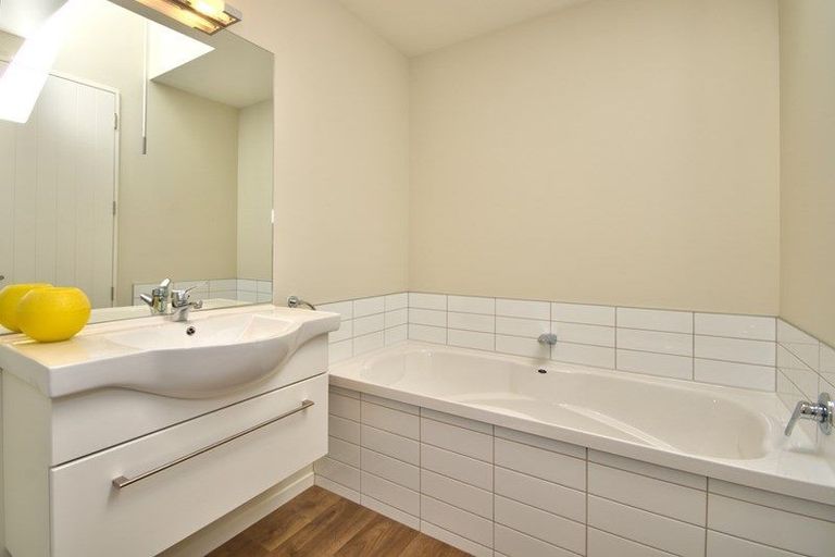 Photo of property in 10 Pendeen Crescent, Jacks Point, Queenstown, 9371