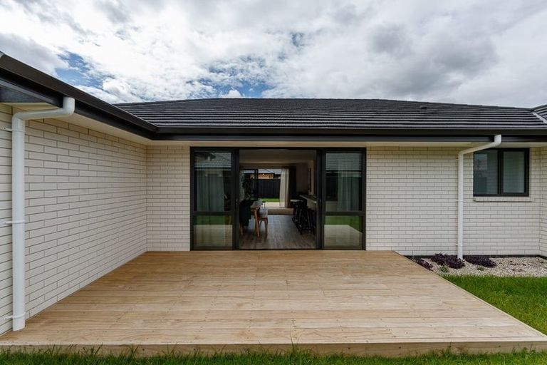 Photo of property in 27 Te Piriti Road, One Tree Point, 0118
