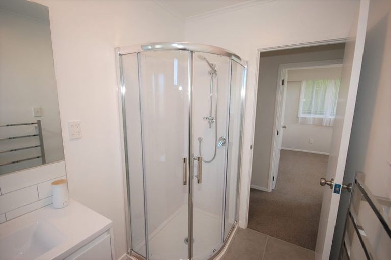 Photo of property in 1/279 Sunset Road, Sunnynook, Auckland, 0632