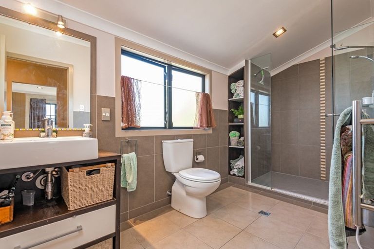 Photo of property in 60 Ruapehu Drive, Fitzherbert, Palmerston North, 4410