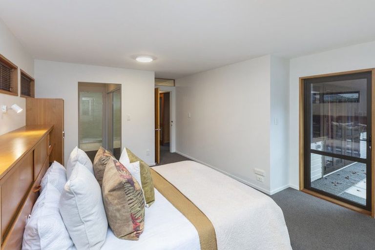 Photo of property in 16 Kent Lodge Avenue, Avonhead, Christchurch, 8042