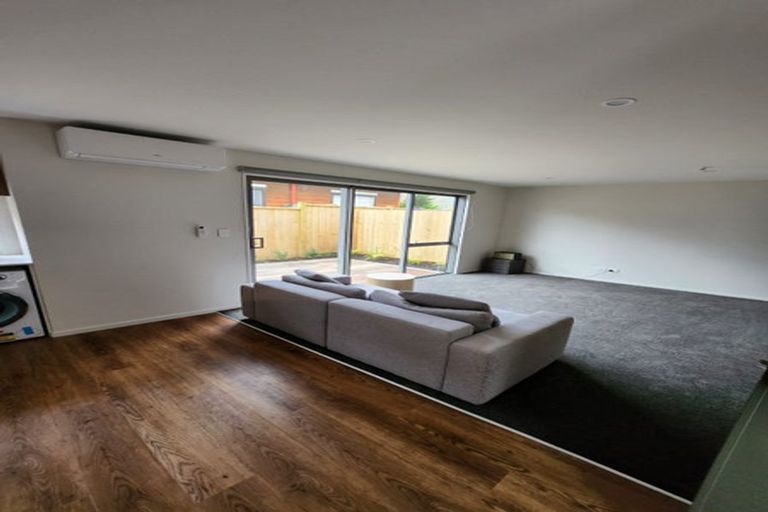 Photo of property in 2/43 Churton Crescent, Taita, Lower Hutt, 5011