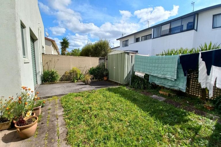 Photo of property in 12 Vitex Lane, Henderson, Auckland, 0612