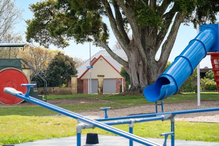 Photo of property in 1 Longfellow Street, Leamington, Cambridge, 3432