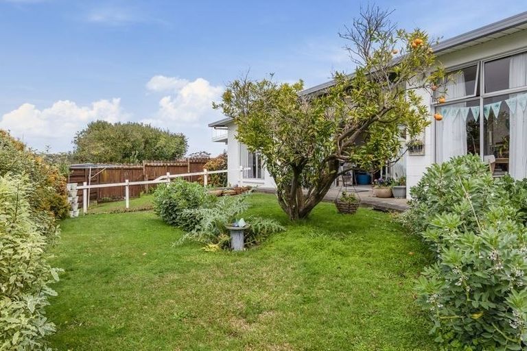 Photo of property in 2/30 Summit Drive, Torbay, Auckland, 0630