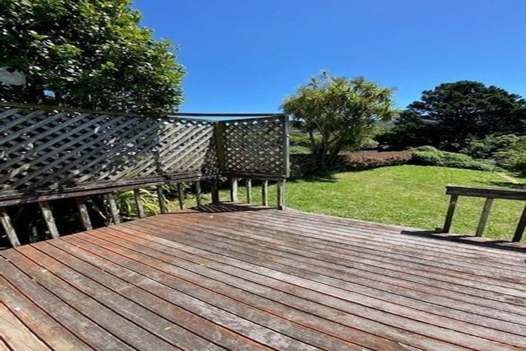 Photo of property in 37 Ranui Terrace, Tawa, Wellington, 5028