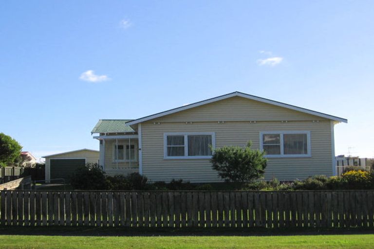 Photo of property in 14 Hicks Crescent, Waikanae Beach, Waikanae, 5036