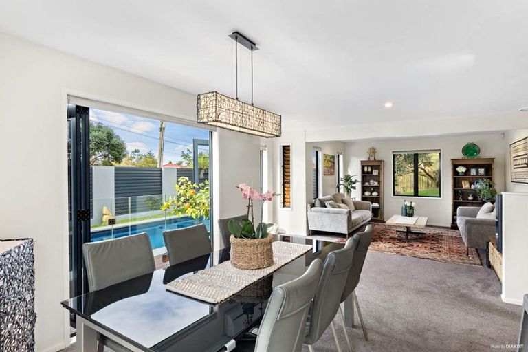 Photo of property in 76a Walmer Road, Point Chevalier, Auckland, 1022