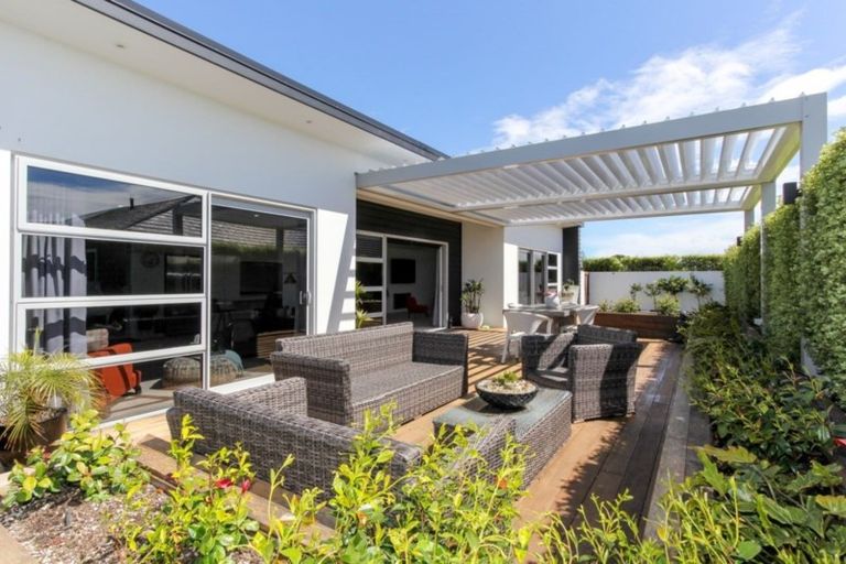 Photo of property in 18 Wentworth Lane, Waiwhakaiho, New Plymouth, 4312