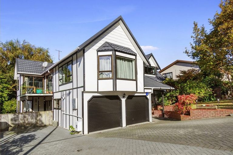 Photo of property in 6 Duval Grove, Tawa, Wellington, 5028