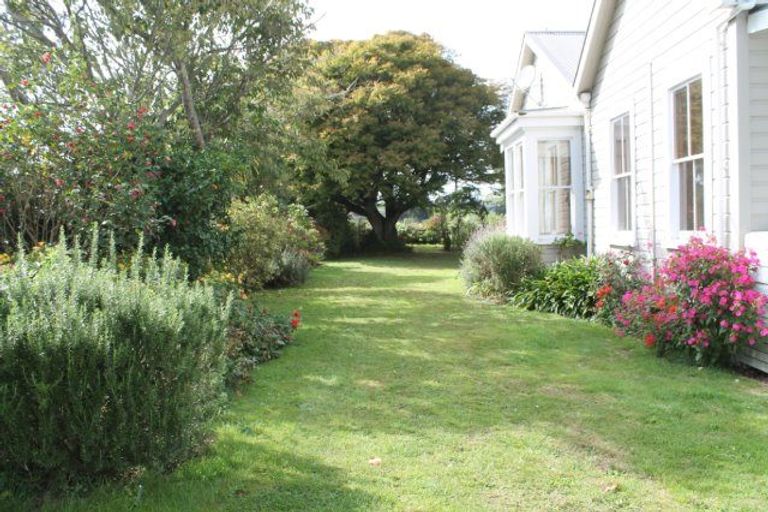 Photo of property in 23 Pinfold Road, Woodville, 4920