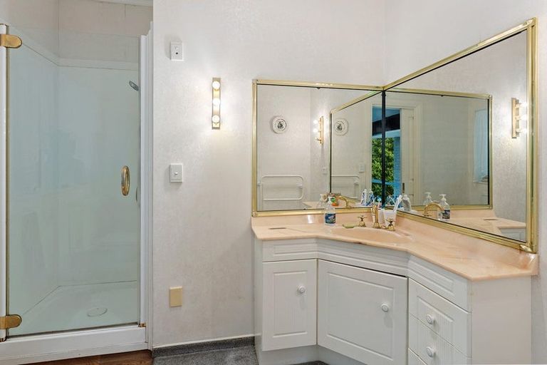 Photo of property in 2 Sunglo Terrace, Otaki, 5512