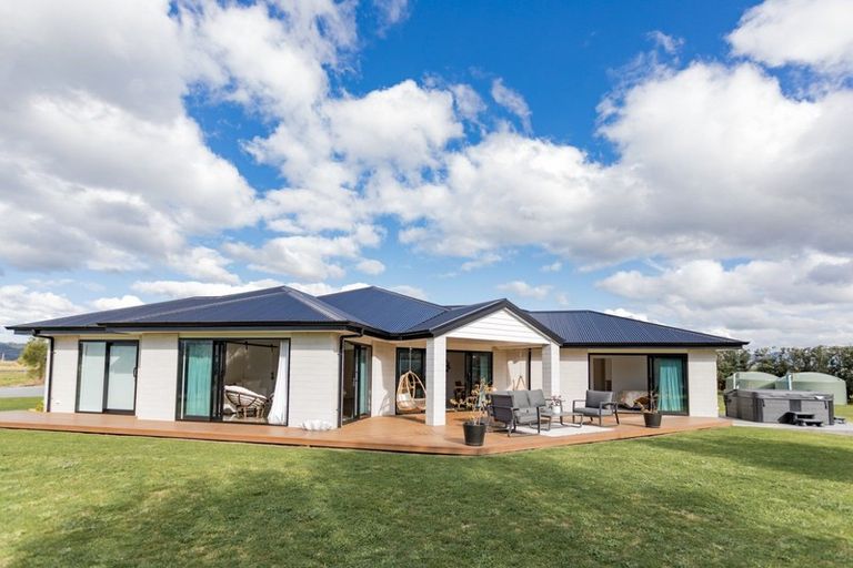 Photo of property in 60 Racecourse Road, Whitianga, 3510