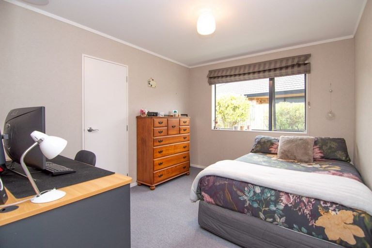 Photo of property in 12 Aspen Way, Kelvin Grove, Palmerston North, 4414