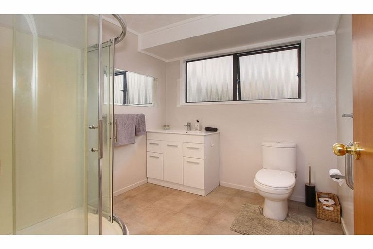 Photo of property in 1/470 Te Atatu Road, Te Atatu Peninsula, Auckland, 0610