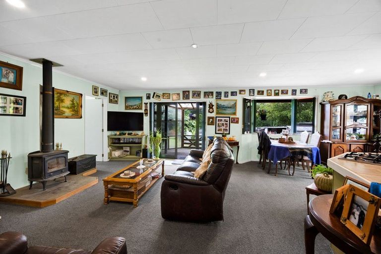 Photo of property in 242 Bridge Street, Eltham, 4322