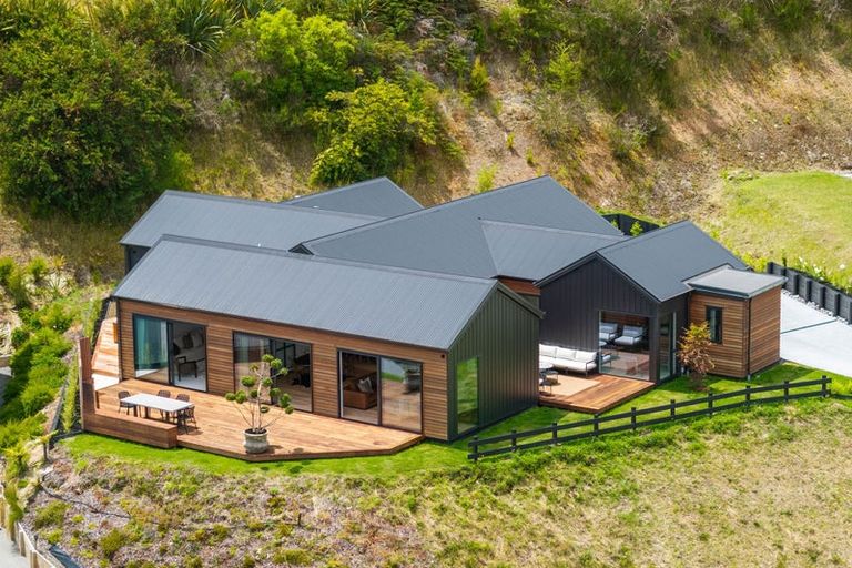 Photo of property in 11 Sparrowhawk Way, Kinloch, Taupo, 3377