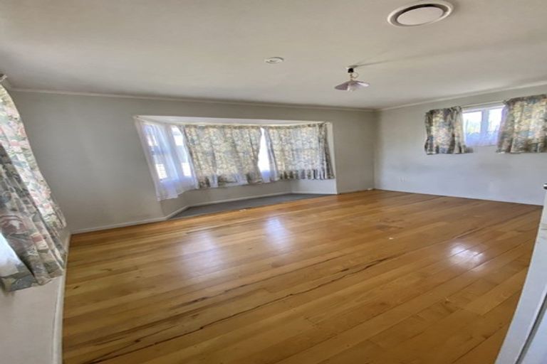 Photo of property in 488 East Coast Road, Windsor Park, Auckland, 0630