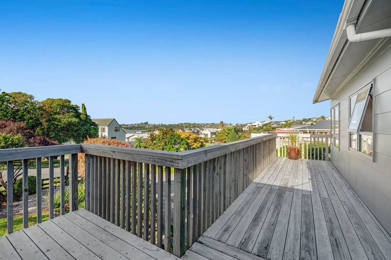 Photo of property in 1 Hinemoa Place, Snells Beach, 0920