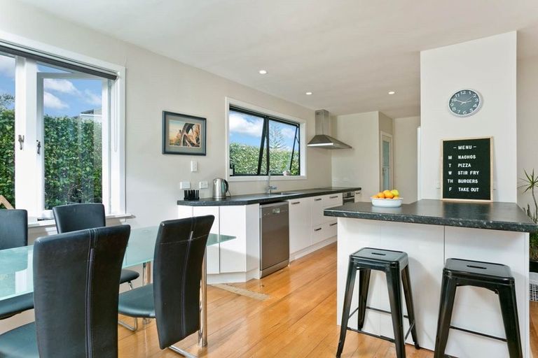 Photo of property in 4 Trinidad Road, Sunnynook, Auckland, 0620