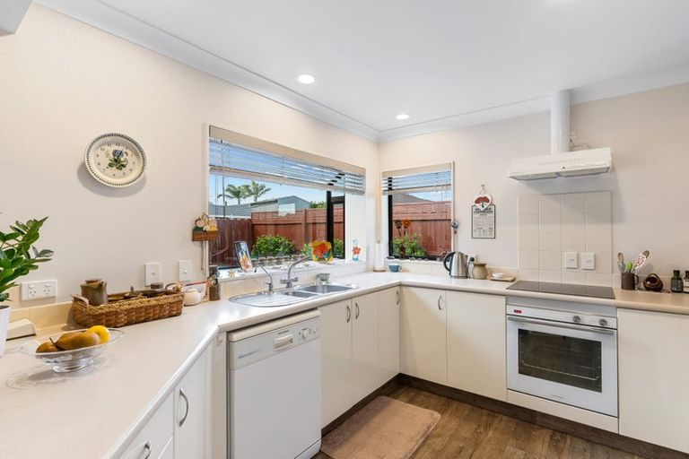 Photo of property in 2/16 Travers Place, Northpark, Auckland, 2013