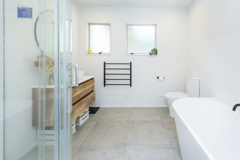 Photo of property in 11 Beryl Grove, Birchville, Upper Hutt, 5018