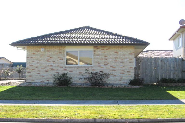 Photo of property in 52 Carisbrook Crescent, Papakura, 2110