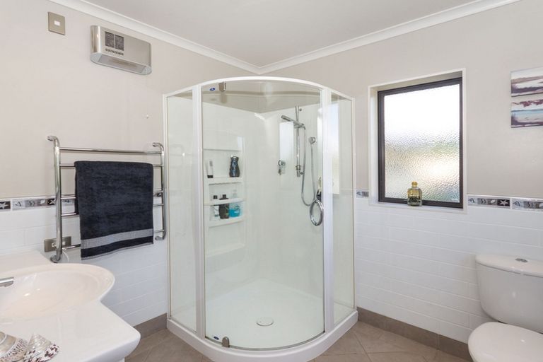 Photo of property in 58 Medhurst Road North, Bombay, 2675