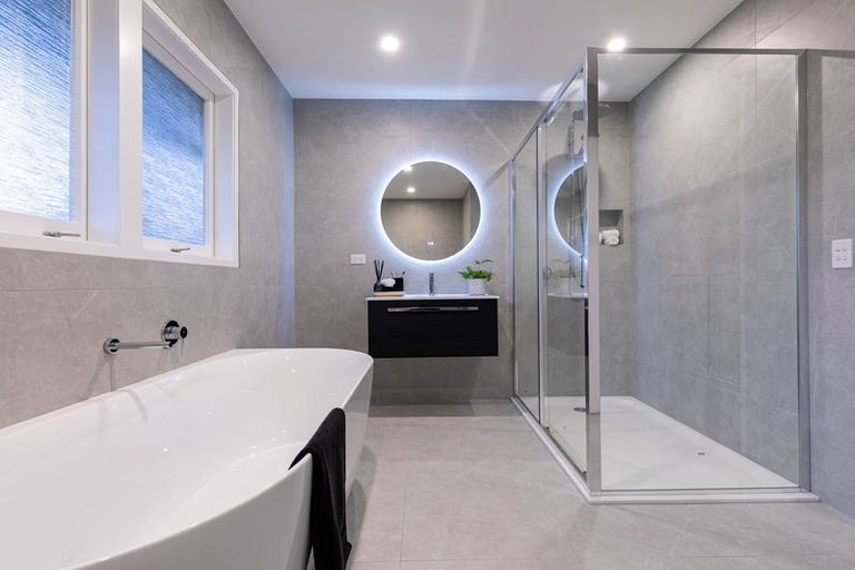 Photo of property in 4 Kerrymaria Place, Hillcrest, Auckland, 0627