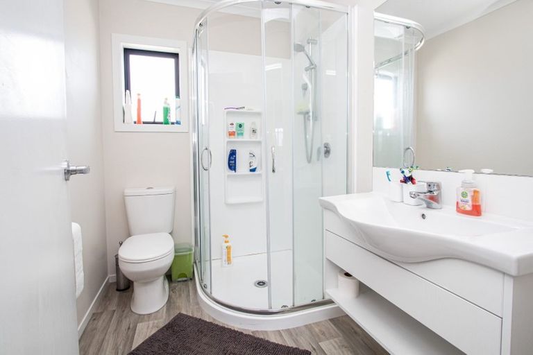 Photo of property in 2/9 Heath Street, Saint Andrews, Hamilton, 3200