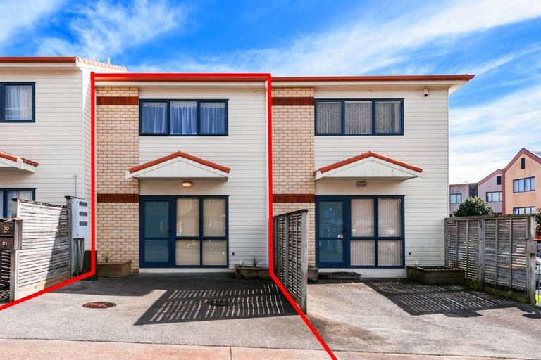 Photo of property in Tuscany Way, 21/3 Ambrico Place, New Lynn, Auckland, 0600