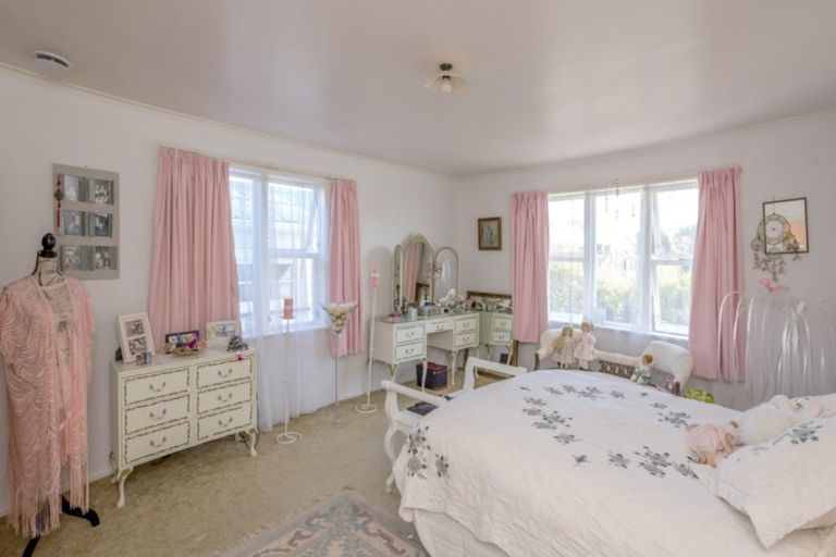 Photo of property in 99 Queen Street West, Levin, 5510