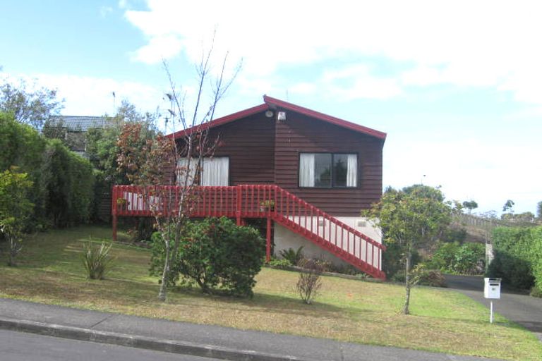 Photo of property in 91 Totaravale Drive, Totara Vale, Auckland, 0629