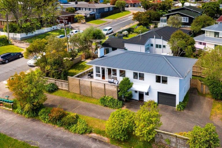 Photo of property in 1/4 Bond Crescent, Forrest Hill, Auckland, 0620