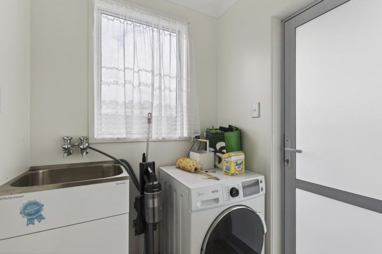 Photo of property in 8 Simons Street, Moturoa, New Plymouth, 4310