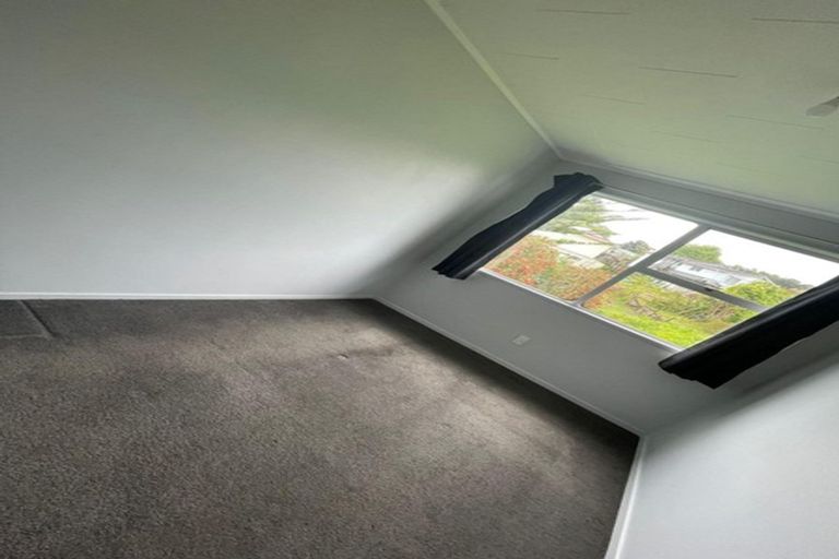 Photo of property in 3 Vina Place, Massey, Auckland, 0614