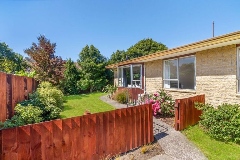 Photo of property in 2/170 Sawyers Arms Road, Bishopdale, Christchurch, 8053