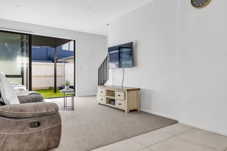 Photo of property in 12 Magnetite Lane, Flat Bush, Auckland, 2019