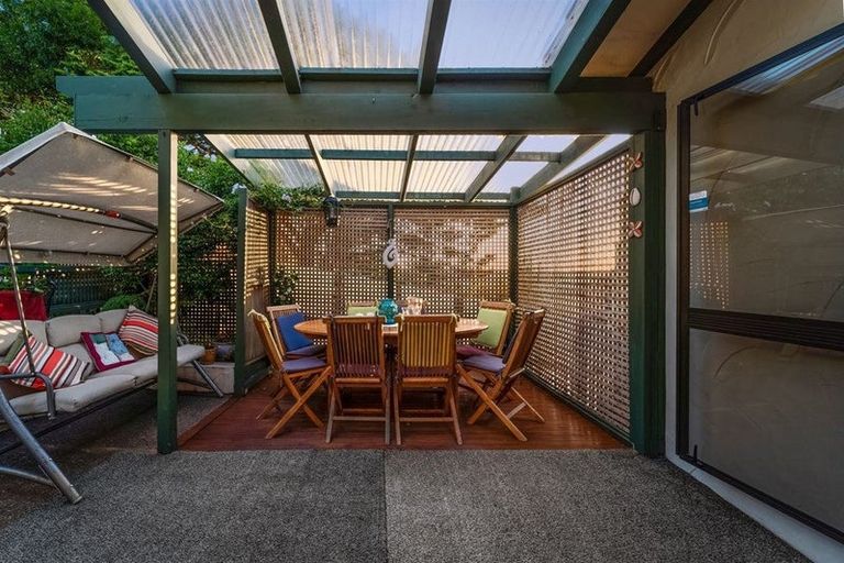 Photo of property in 100 Becroft Drive, Forrest Hill, Auckland, 0620
