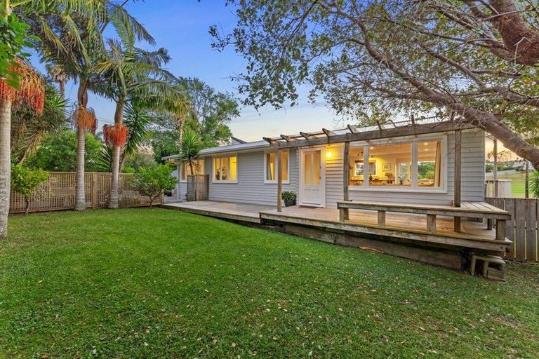 Photo of property in 1/91 Selwyn Crescent, Forrest Hill, Auckland, 0620