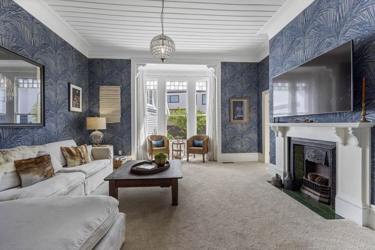 Photo of property in 329 Mangorei Road, Merrilands, New Plymouth, 4312