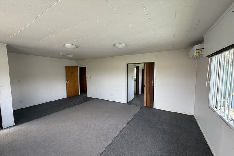 Photo of property in 190 Universal Drive, Henderson, Auckland, 0610