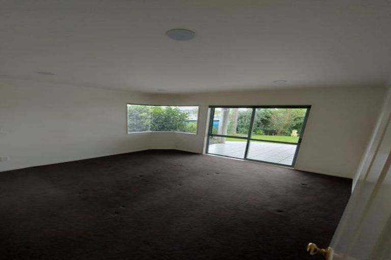 Photo of property in 92 Whangaparaoa Road, Red Beach, 0932
